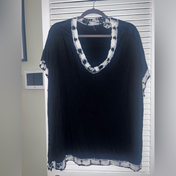 Cable & guage Tops - Chic Black and White Top